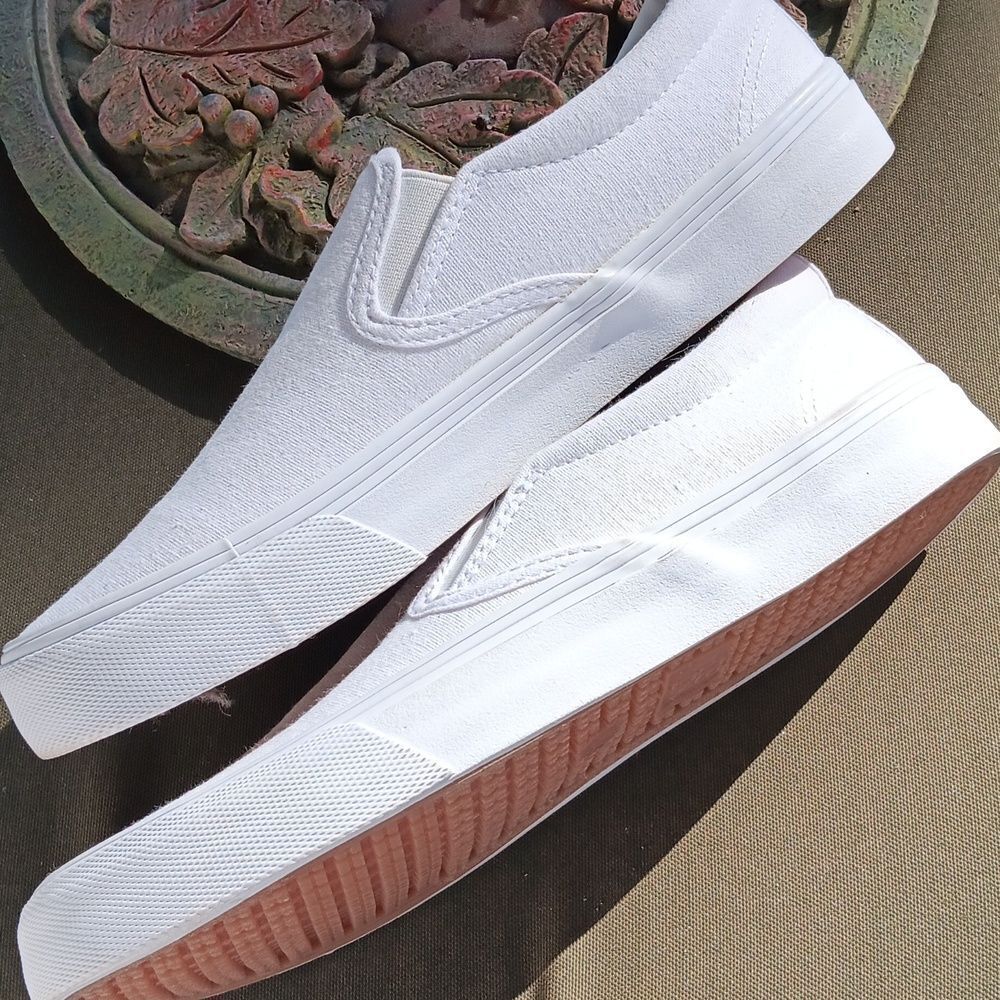 New No Boundaries Memory Foam Slip-Ons - image 4
